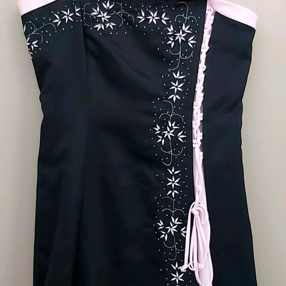 Formal gown - Picture 1 of 4